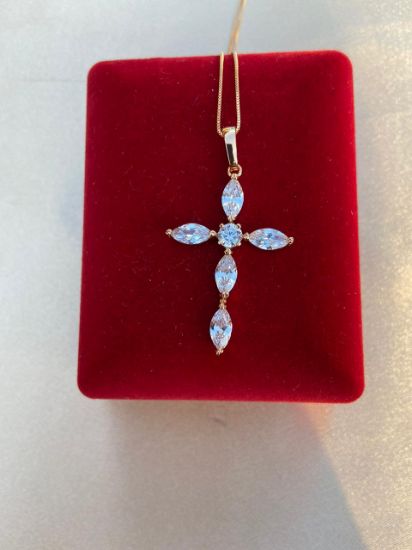 Image de Pendentif croix pierre forme marquise