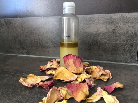 DIY Démaquillant biphasé à la rose et huile d'olive