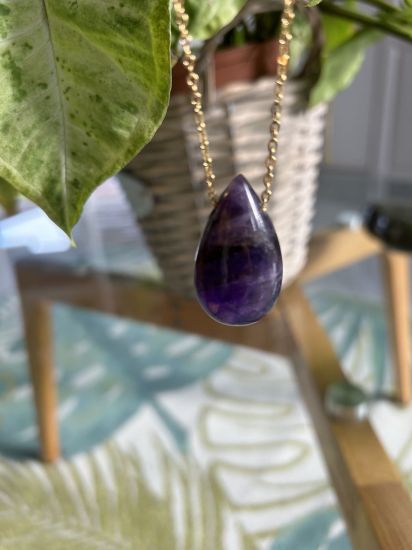 Image de Sautoir Goutte d’Améthyste – Pierre Naturelle & Chaîne Dorée