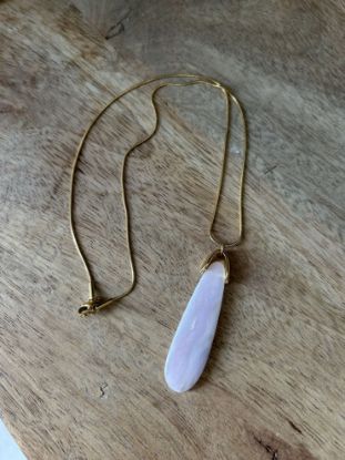Image de Collier Goutte d’Opale Rose – Douceur & Féminité